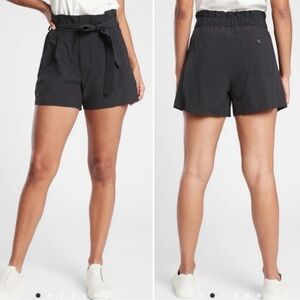 Athleta skyline short II in black size 2
